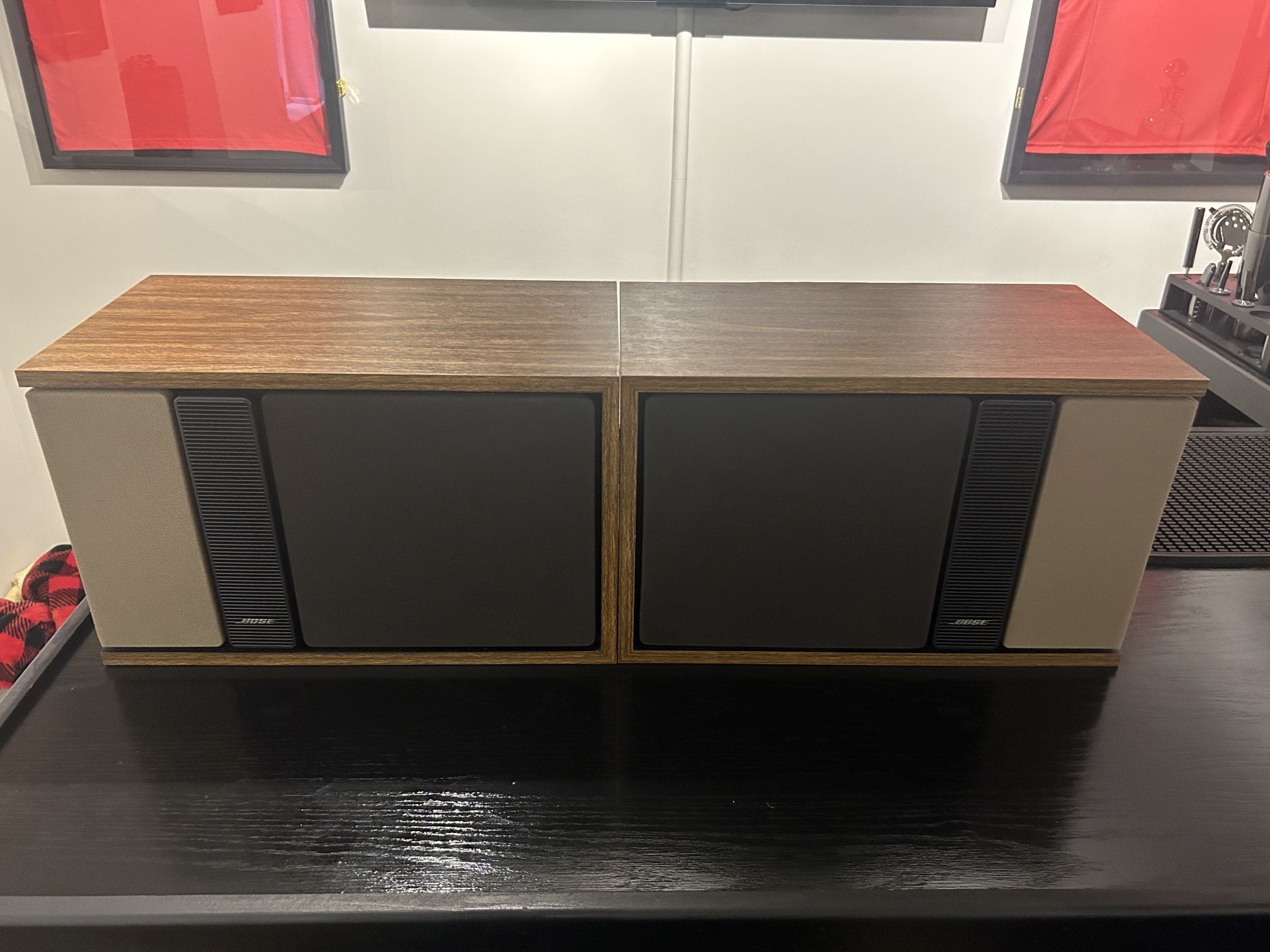 Bose 301 Series lI Walnut Direct/reflecting stereo left & right speakers