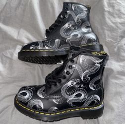 1460 Serpent Leather Boots - Dr. Marten 
