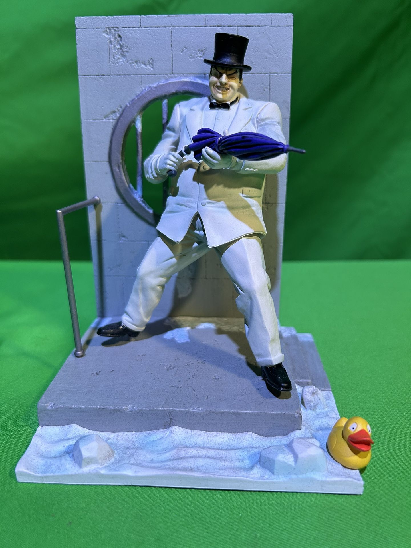 DC COMICS - Penguin Action Figure