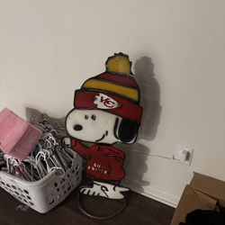 Snoopy cheifs stand up figure 