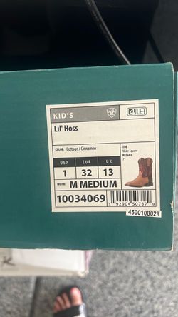 Boys ariat boots size 1