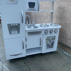 Play Kitchen 