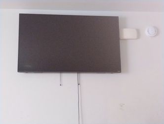 Vizio flat screen tv with wall mount