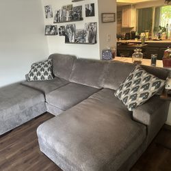  Sofa Lounger With Extra Large Ottoman And All The Pillows 