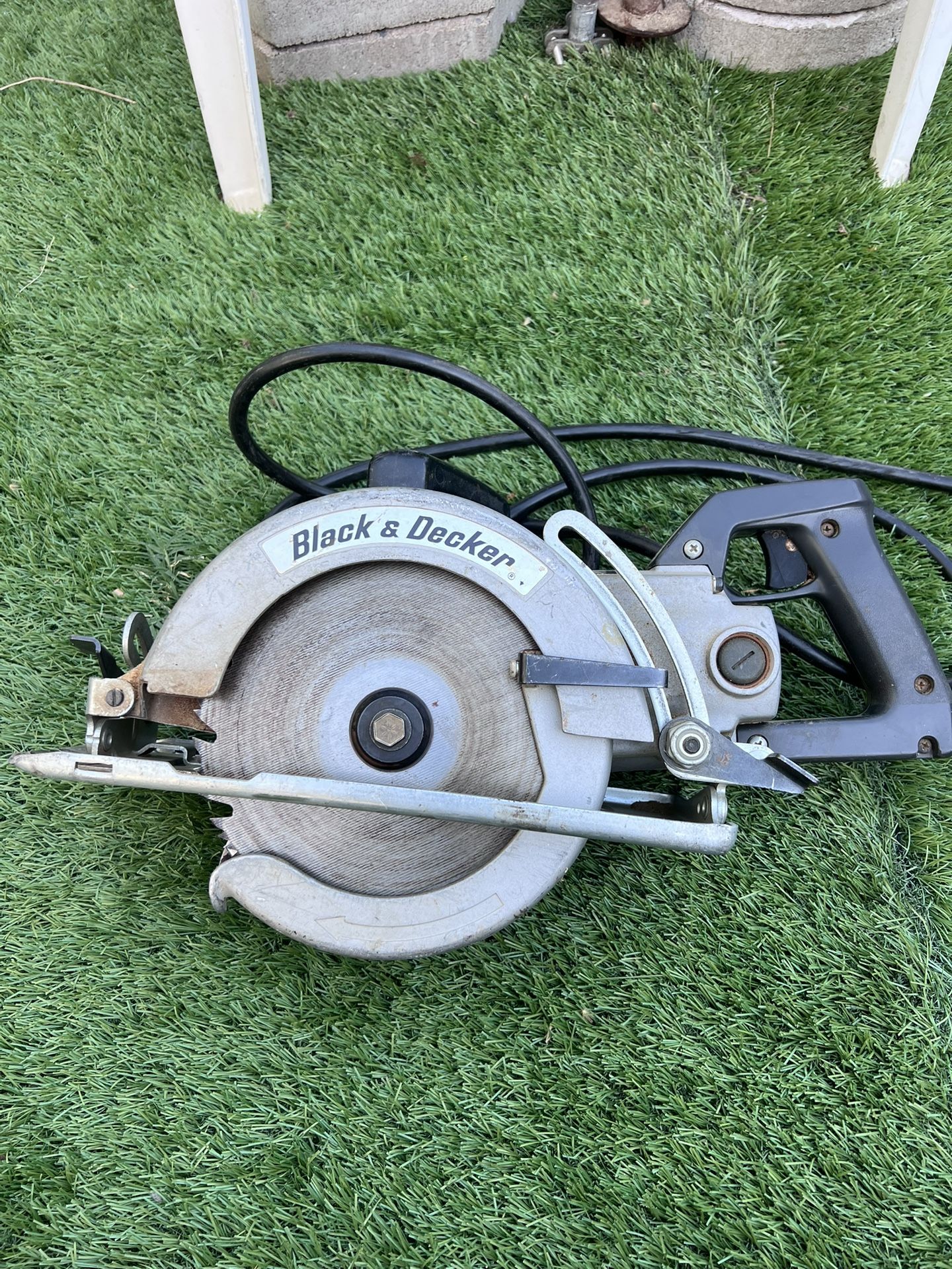 Black Decker 7 1/4 Industrial Worm Drive Circular Saw