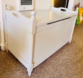 White Wood Storage Bench with Lift Top