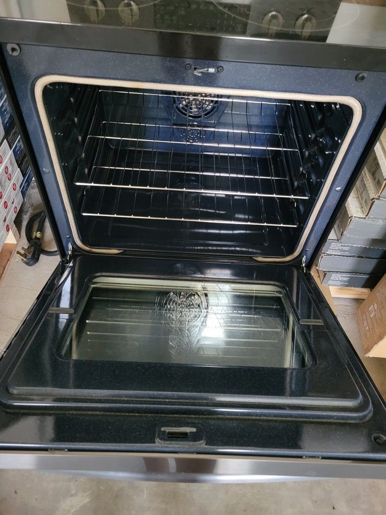 2020 Samsung Electric Range Like New