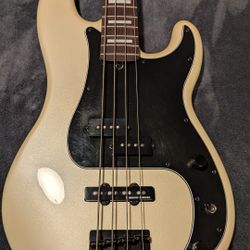 Fender Duff McKagan Jazz Bass Deluxe 