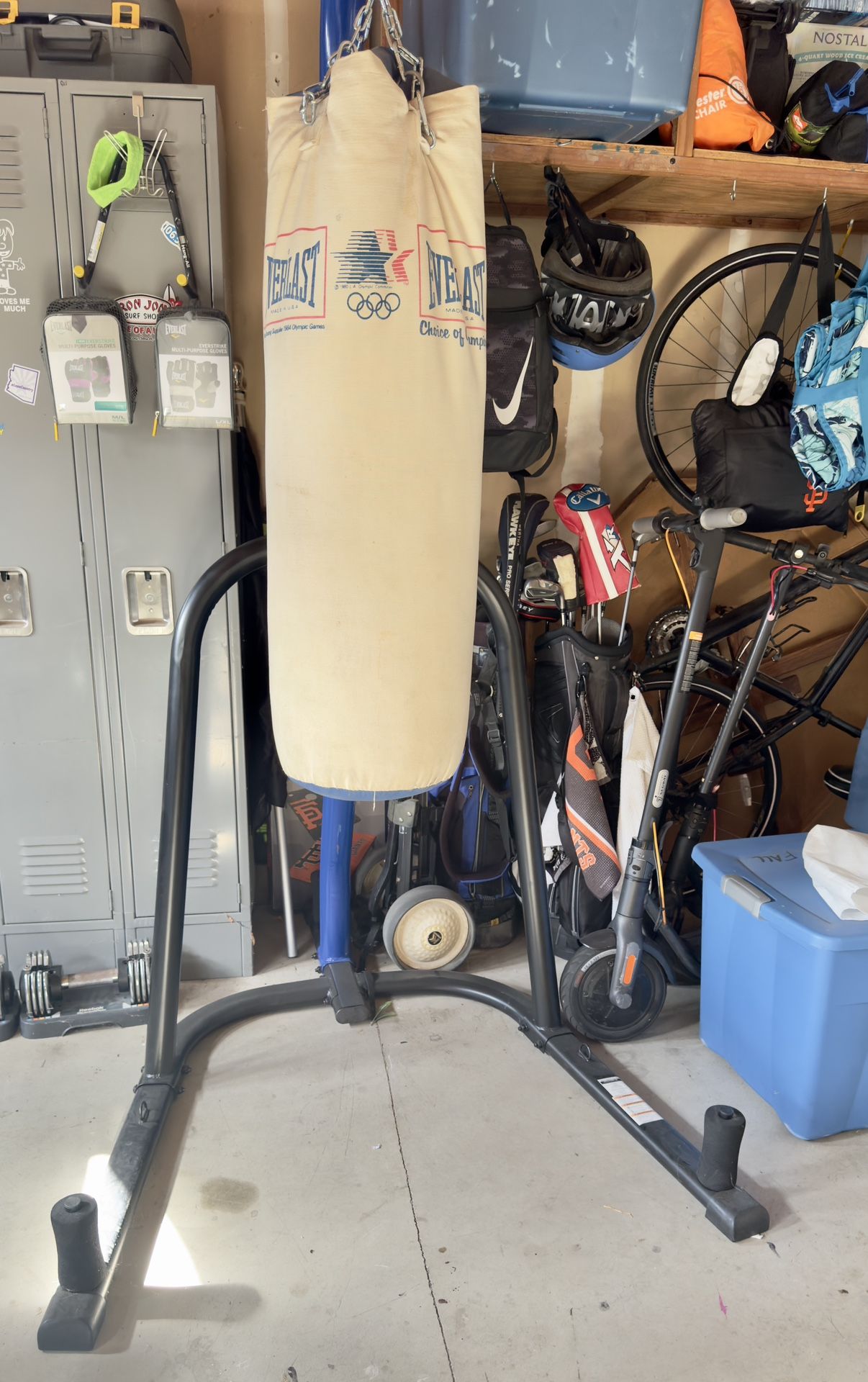 Everlast Canvas Punching Bag w/ New Stand