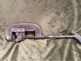 Pipe cutter