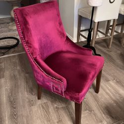 2 STUNNING DECORATIVE OVERSIZED DARK PINK SITTING OR DINING CHAIRS