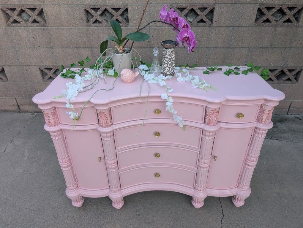 Gorgeous Vintage Pulaski Dresser