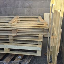 FREE PALLETTS