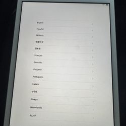 iPad (7th Gen) WiFi 32 GB. With Keyboard/ Case 