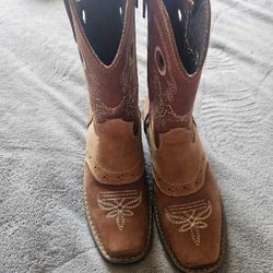 Boots Sizes 3
