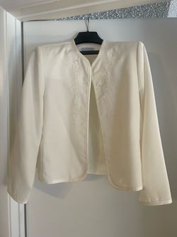 Simply Petites Women’s white dress jacket, embroidered
