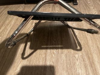 Adjustable desk foot rest