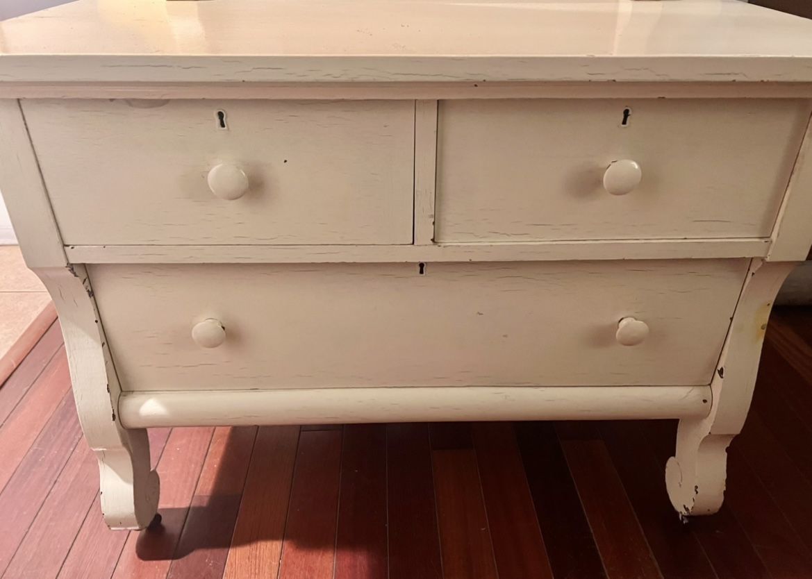 Solid Wood Dresser With Mirror