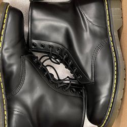 Dr Martens Classic Boot (Men’s Size 13)