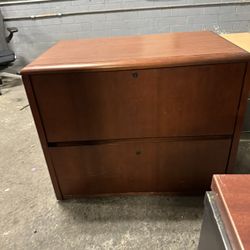 2 drawer file cabinet $40 as is “SEE PICTURES “43ave and Glendale “