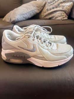Nike Air Max Excee Low-Top Sneakers