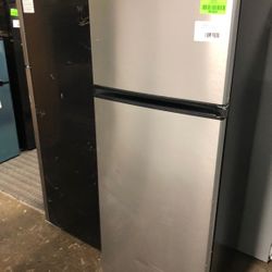 Vissani MDFF7SS 7.1 cu. ft. Top Freezer Refrigerator MRZ5