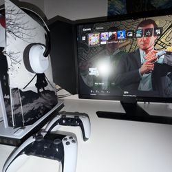 Ps5, monitor, 2 headsets, Pro controller 