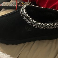 Uggs Size 8 In Black