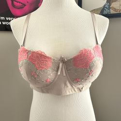 NWOT Woman’s Padded Lace Demi Style Adjustable Straps Bra
