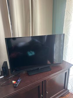 Vizio 40” TV w Remote