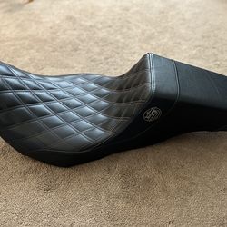 Saddlemen  Lucky Daves Seat for Touring  Models