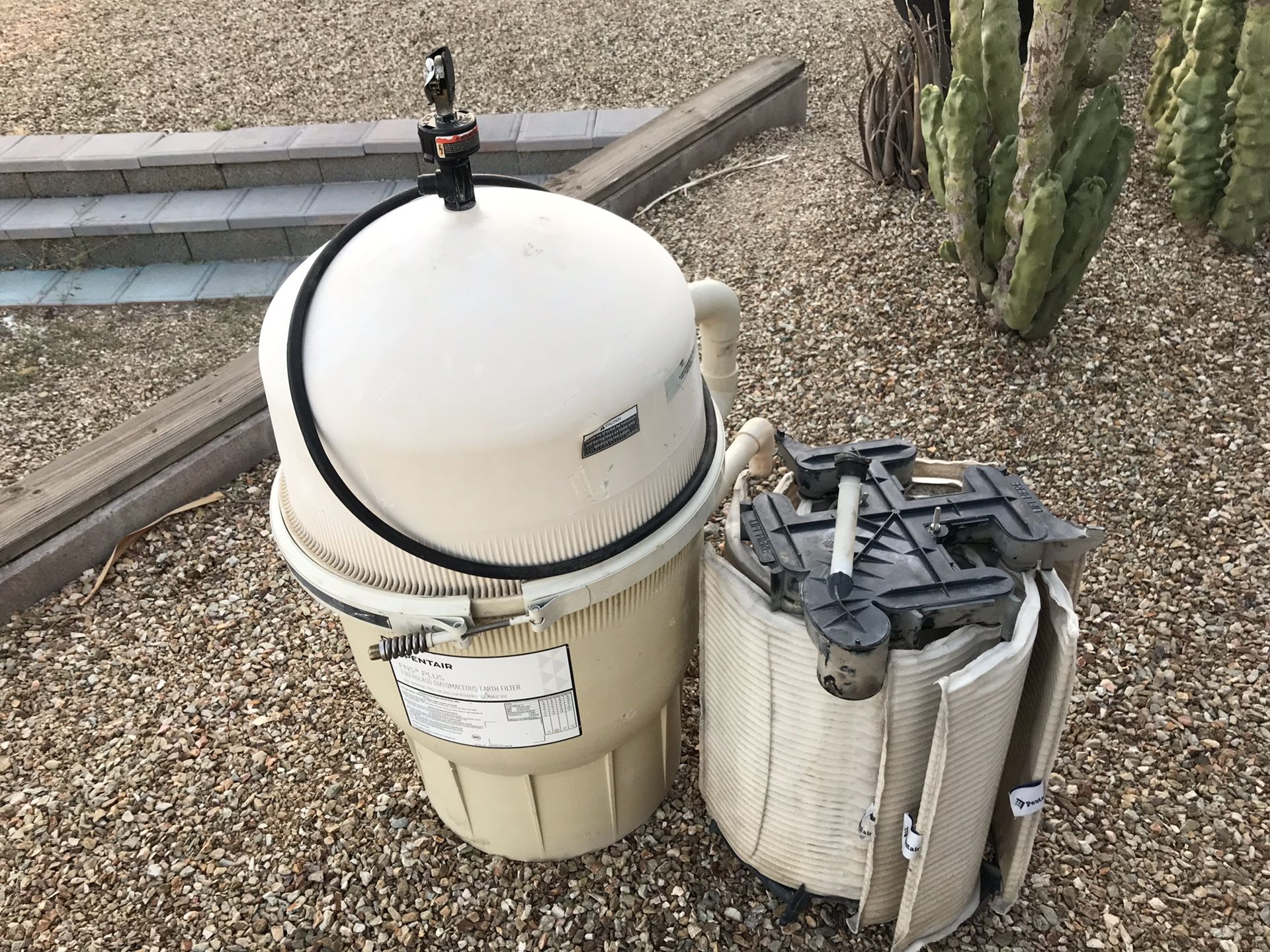 NEWER PENTAIR 36ft.² DE GRID FILTER ASSEMBLY POOL SYSTEM ONLY 5 YEARS OLD ($139) OBO
