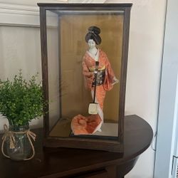 Japanese Giesha Dolls In Class Case