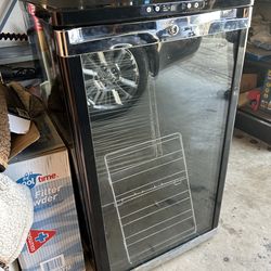 Black/Chrome Avanti Wine Cooler!!