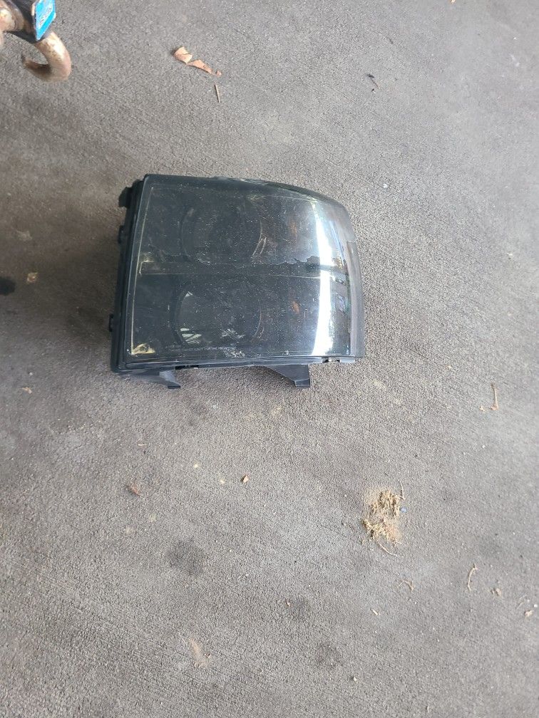 Driver Headlight for Chevrolet Silverado 2500hd 2008