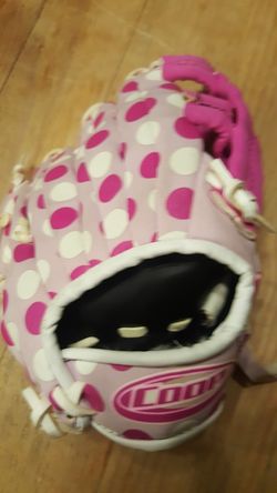 Girls baseball glove