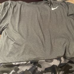 Men’s Nike Shirt Xxl New With Tags$10