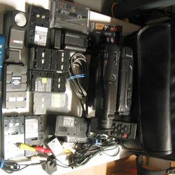 Vintage Sony Handycam CCD-TR400 Hi8 Video8 Video camcorder 8mm Cassette Playback Tape Player Camera