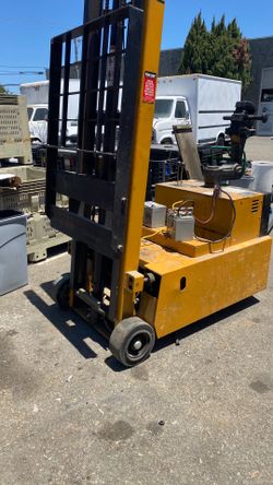 Big Joe  FORKLIFT/ pallet  lift