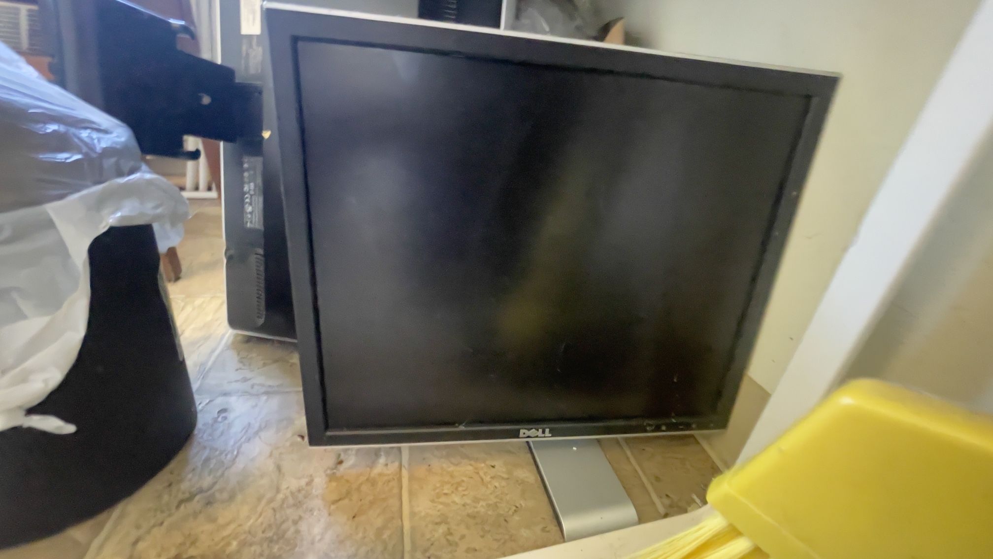 16” Dell & Hp Monitors 