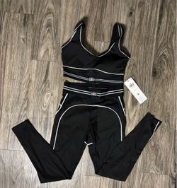 Alo Yoga Black Two-Piece Set Size Medium