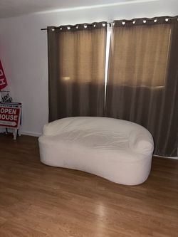 LAS VEGAS: Moving sale, Discounted Items (Selling Nov 1-2nd- read description) BEST OFFERS! Couch, Mirrors, Lamps, Desk, Table, Chairs, Bags