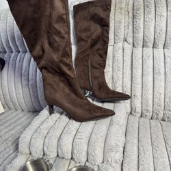 Brown Suede Knee High Boots Pointed Toe Kitten Heel size 7