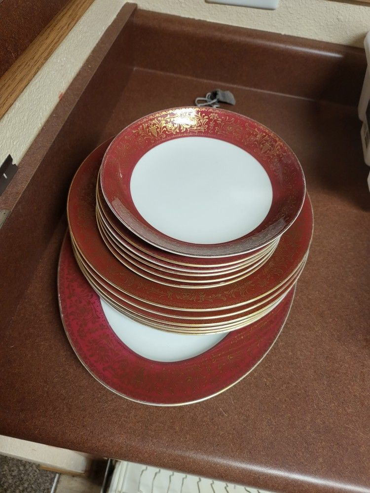 Gold Rimmed Plate Set