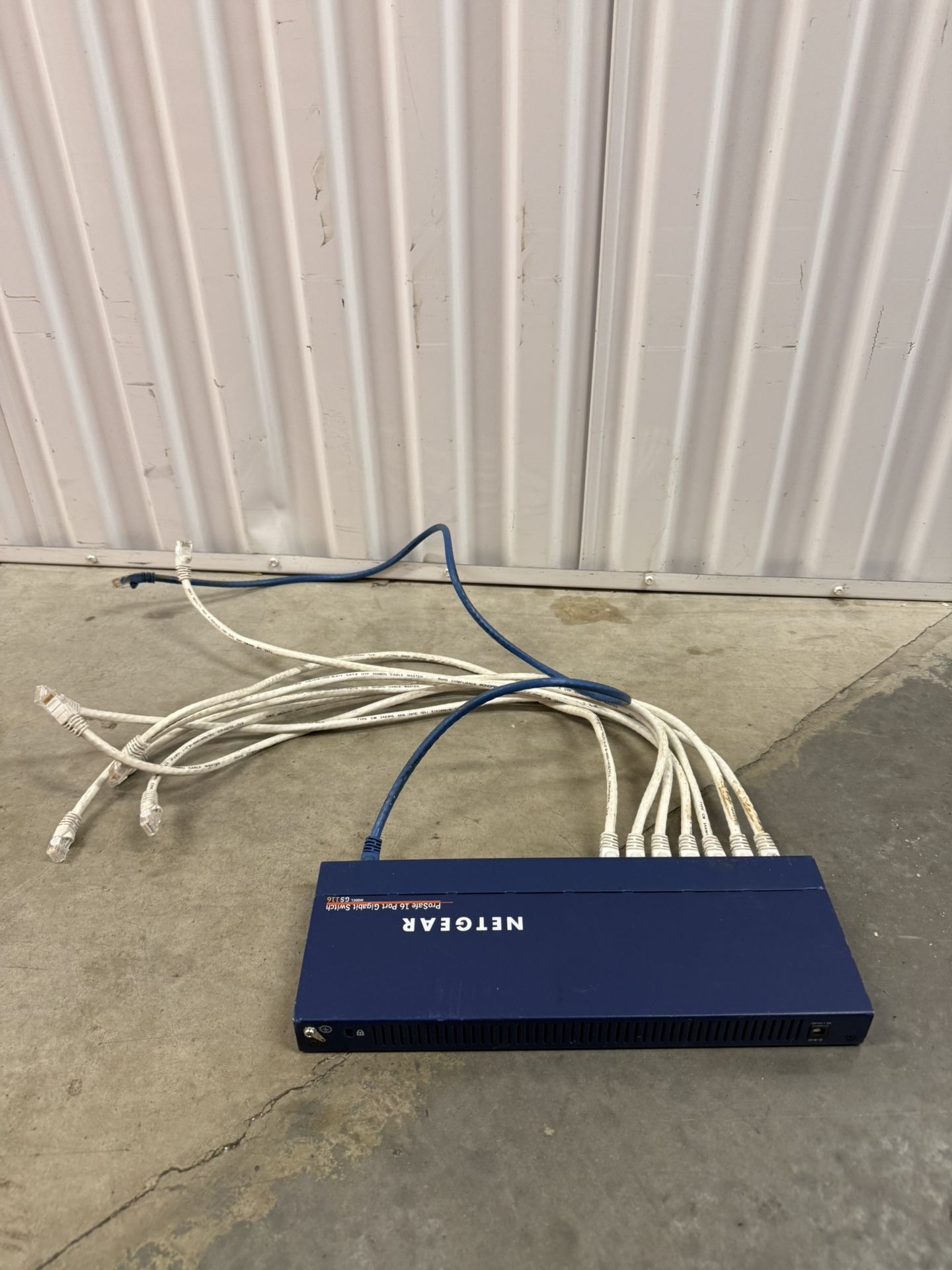 NetGear ProSafe GS116 v2 16-Ports Gigabit Ethernet 1000Mbit/s Network Switch