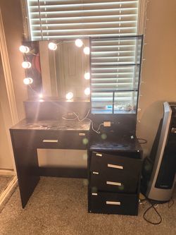 Vanity with Hollywood mirror lights
