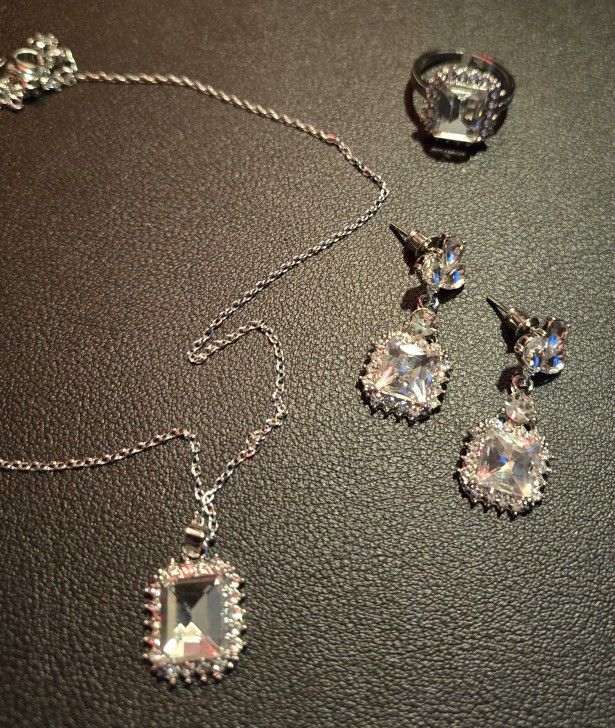 Silver Stone Jewelry Set