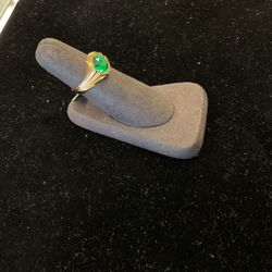 21k Ring With Green Stone 39344-1