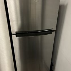 Whirlpool 28” Top Freezer Fridge | Stainless | 17.6 Cu. Ft. | Flex Storage Interior 