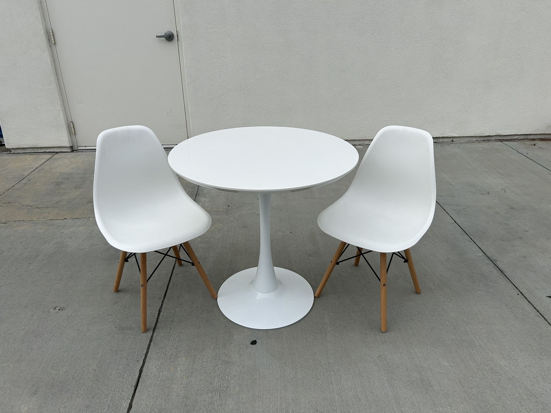 Table & Chairs